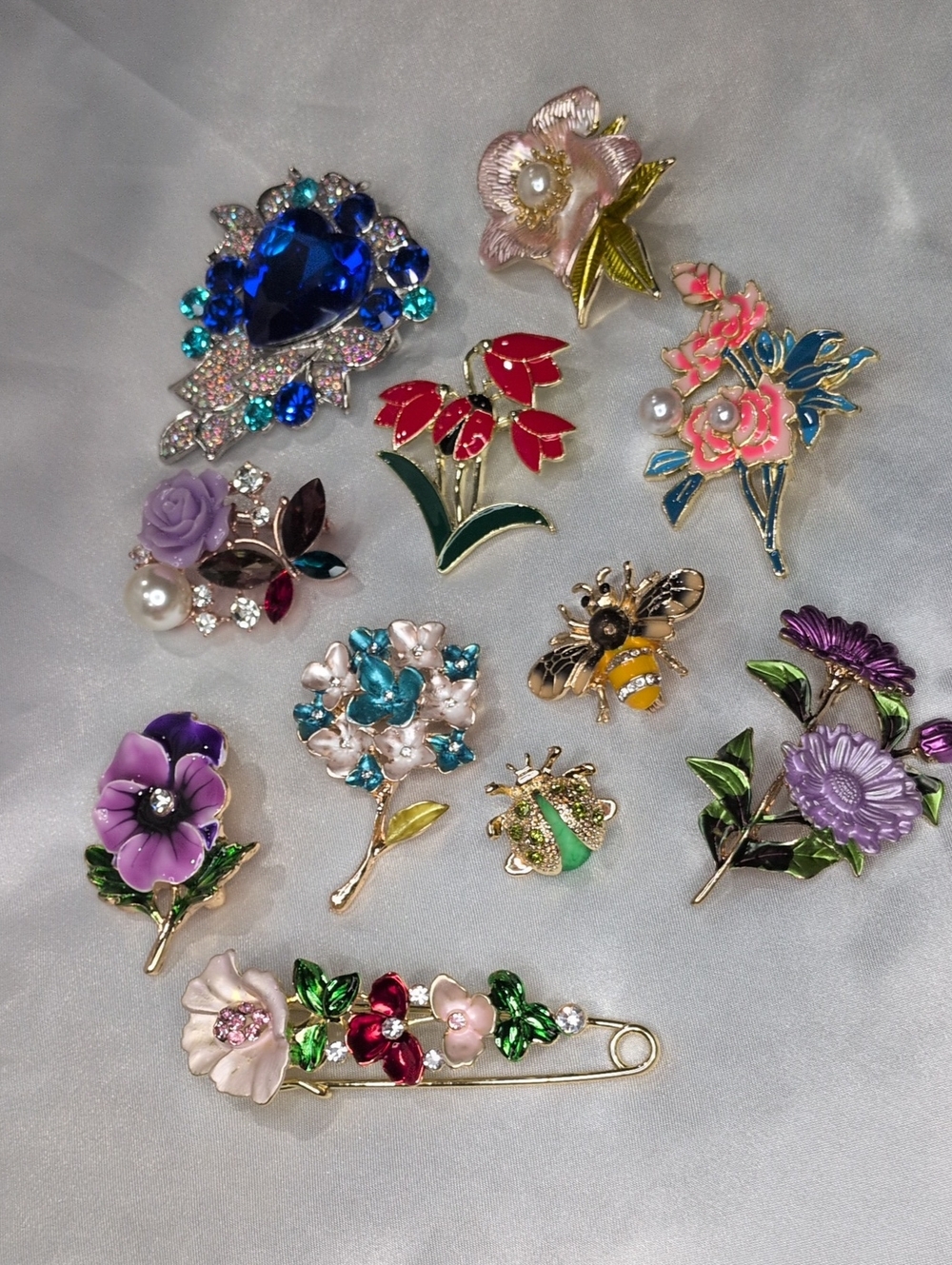 Lot of 11 Contemporary Floral Enamel Brooches Bee Ladybug Pansy Hydrangea Pin